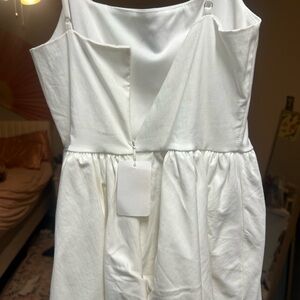 Elegant White Sleeveless Dress